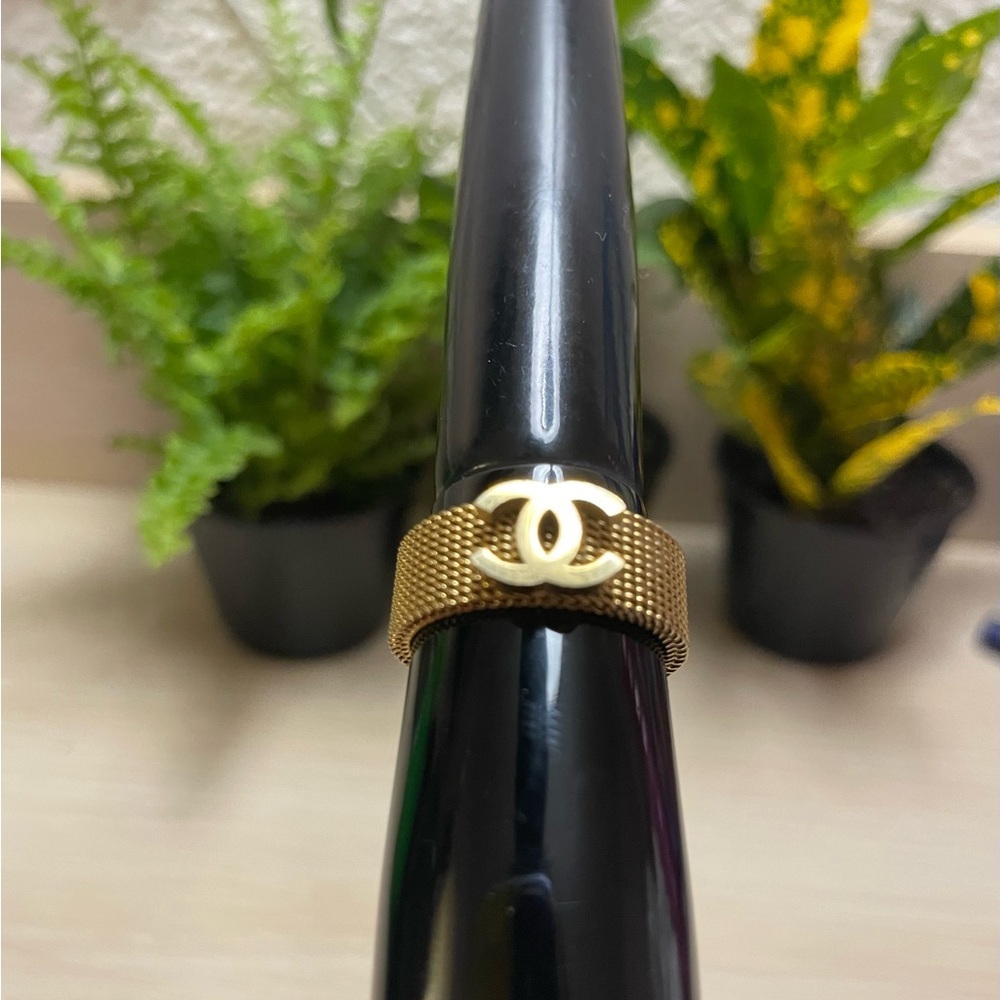 Vintage Chanel all gold mesh cocochanel symbol ring 6.5”-7”